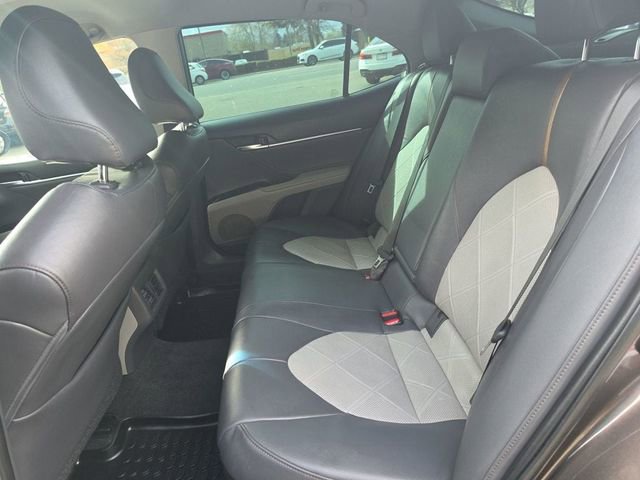 Used 2018 Toyota Camry XLE FWD image 10