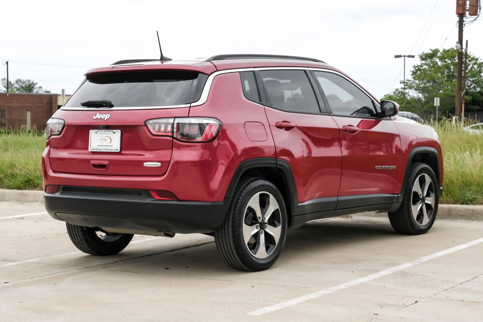 Used 2017 Jeep Compass Latitude w/ Popular Equipment Group FWD image 8