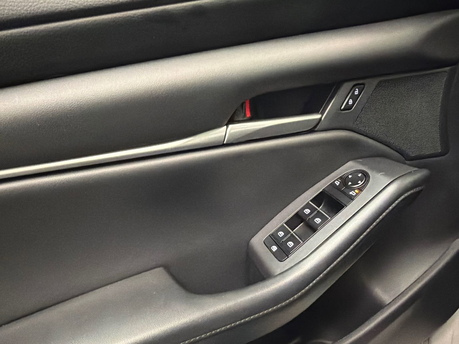 Used 2023 MAZDA MAZDA3 s image 29