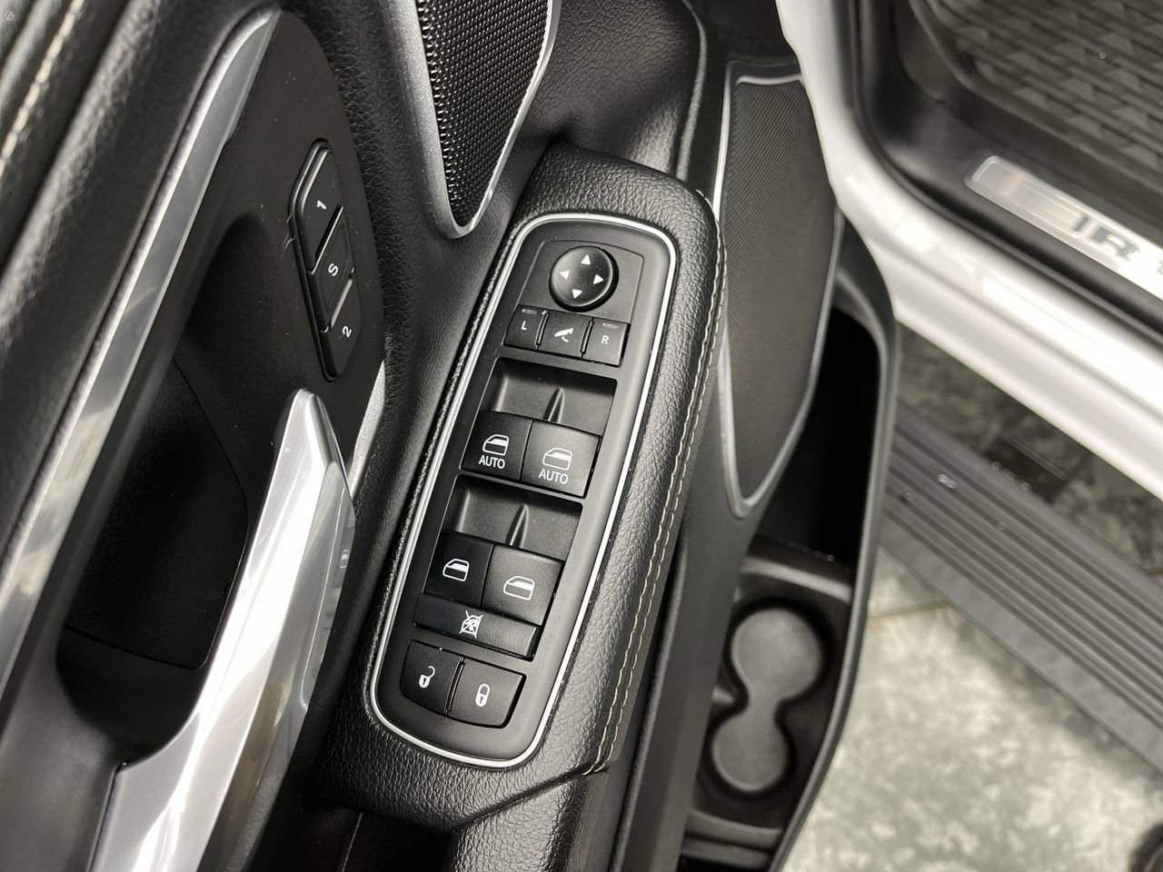 Used 2021 RAM 1500 Laramie w/ Night Edition AWD/4WD image 10