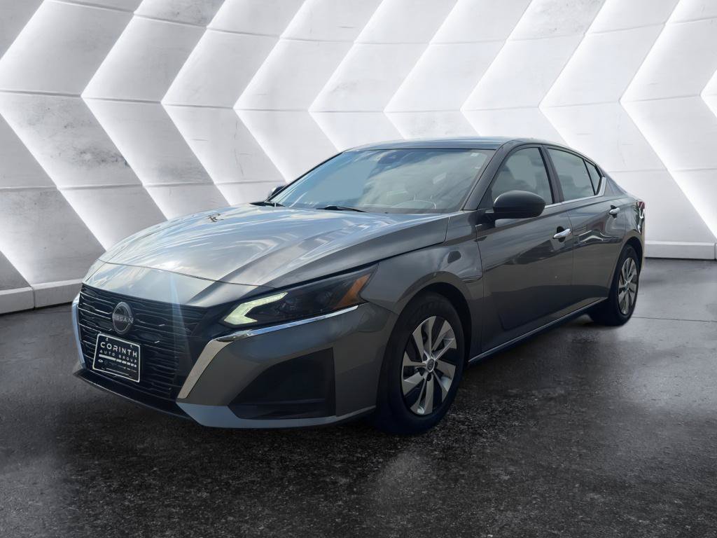 Used 2024 Nissan Altima 2.5 S FWD image 3