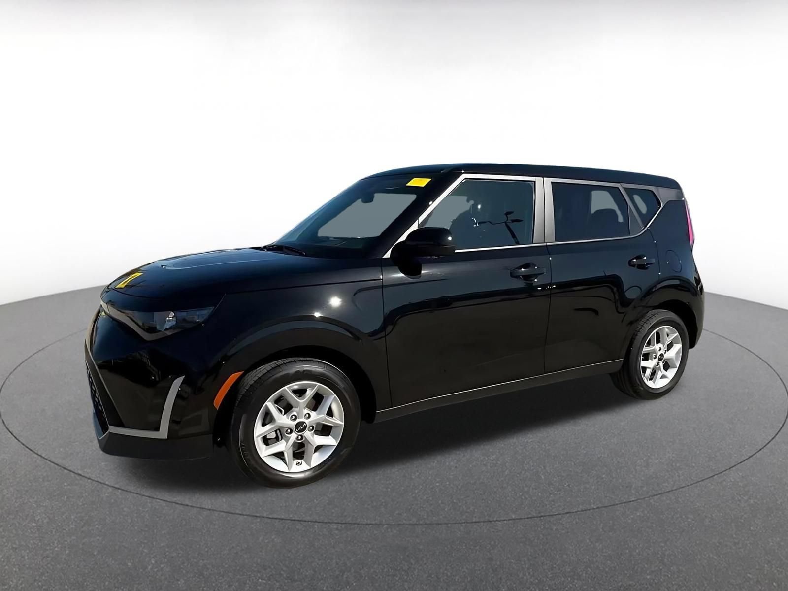 Used 2025 Kia Soul LX w/ LX Technology Package FWD image 7