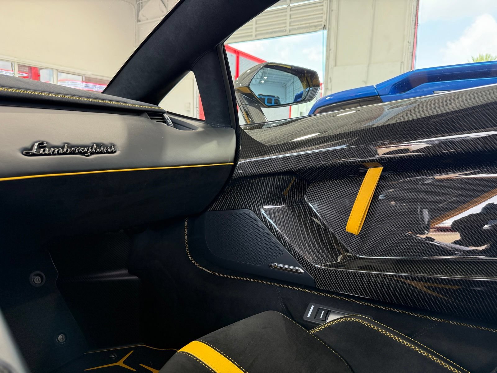 Used 2021 Lamborghini Aventador SVJ AWD/4WD image 39