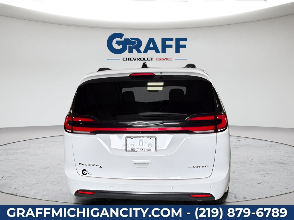 Used 2025 Chrysler Pacifica Limited FWD image 4