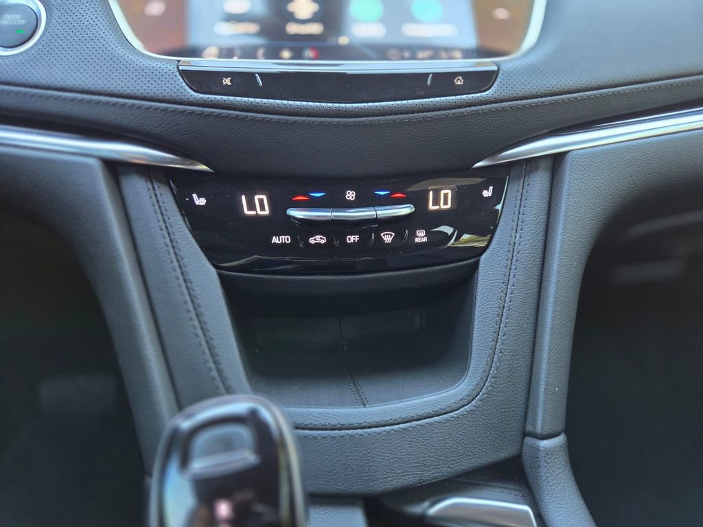 Used 2022 Cadillac XT6 Luxury w/ LPO, Floor Liner Package FWD image 24