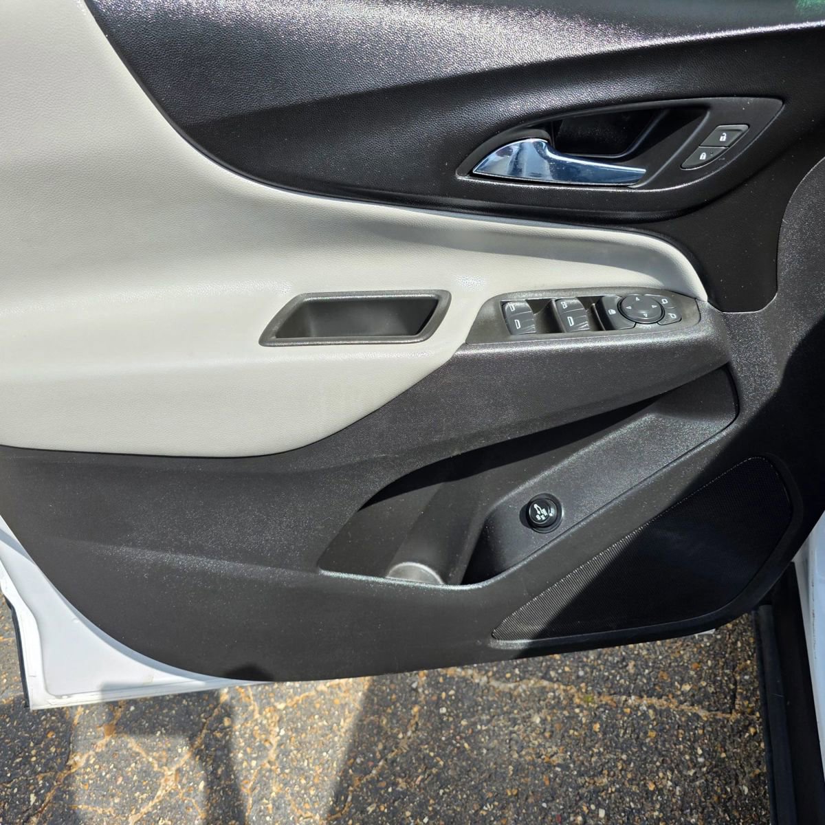 Used 2020 Chevrolet Equinox LT image 22