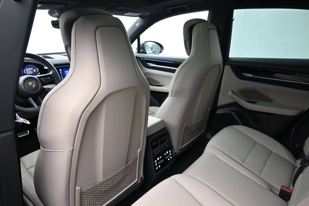 Certified 2025 Porsche Macan 4S Electric AWD/4WD image 8