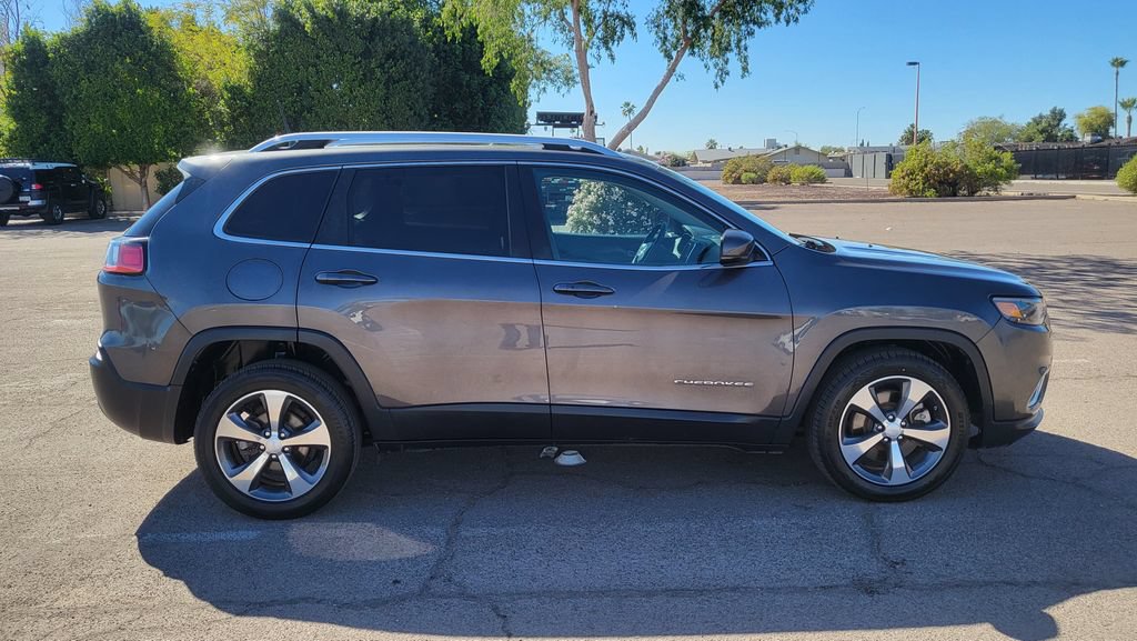 Used 2019 Jeep Cherokee Limited FWD image 11