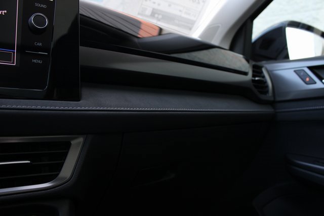 New 2025 Volkswagen Taos SE image 7