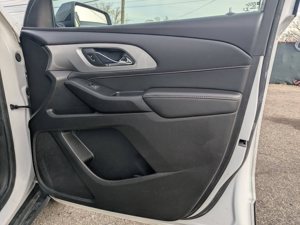 Used 2021 Chevrolet Traverse LS AWD/4WD image 9