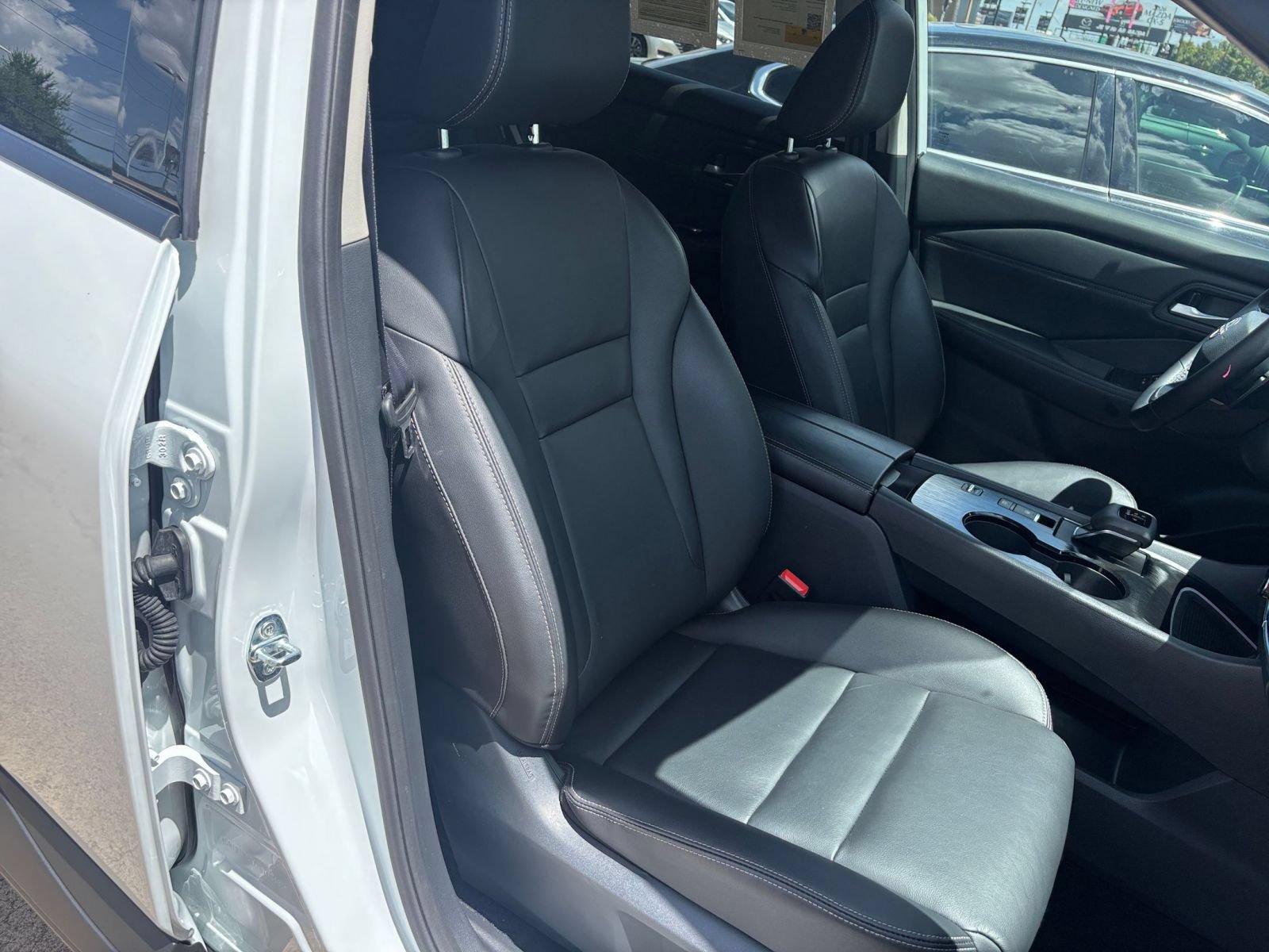 Used 2026 Nissan Rogue SL FWD image 38