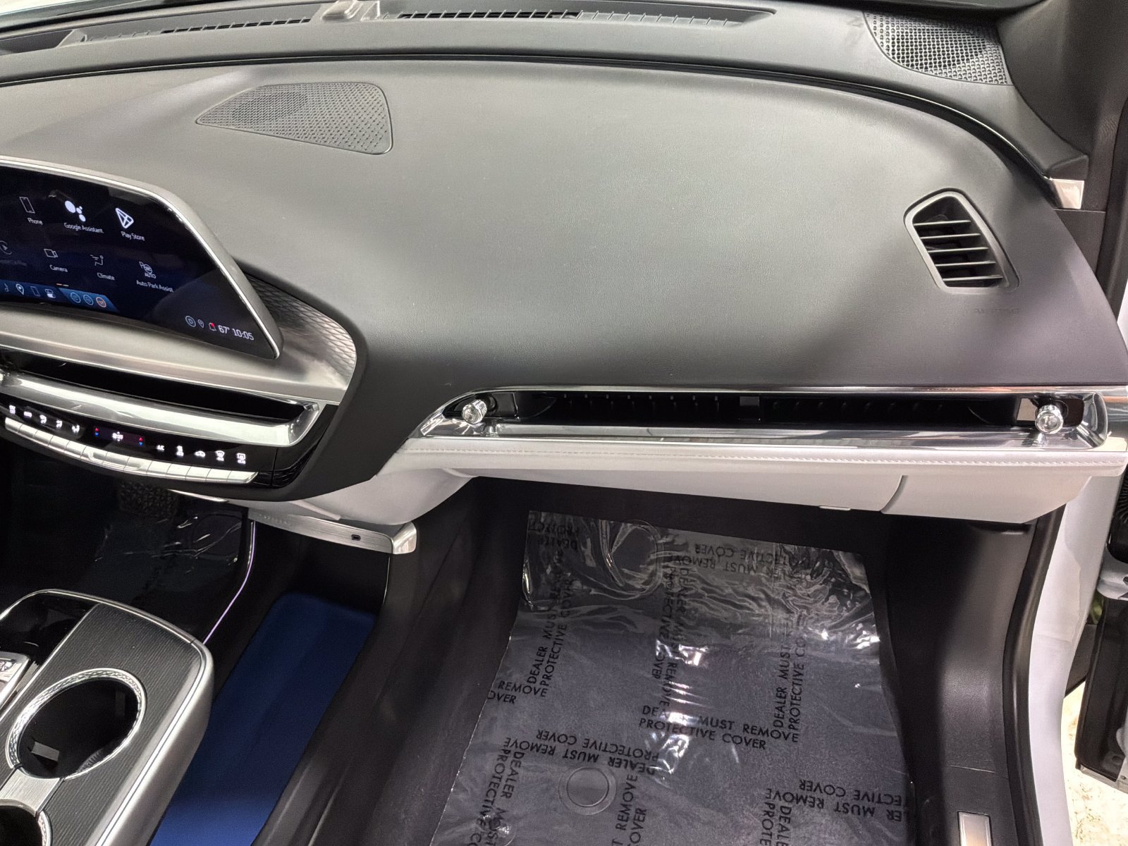Used 2024 Cadillac Lyriq Sport AWD/4WD image 17