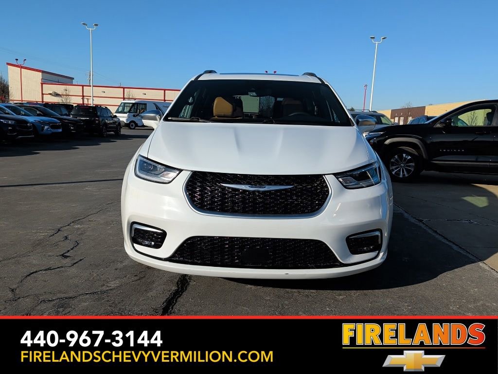Used 2022 Chrysler Pacifica Pinnacle image 3