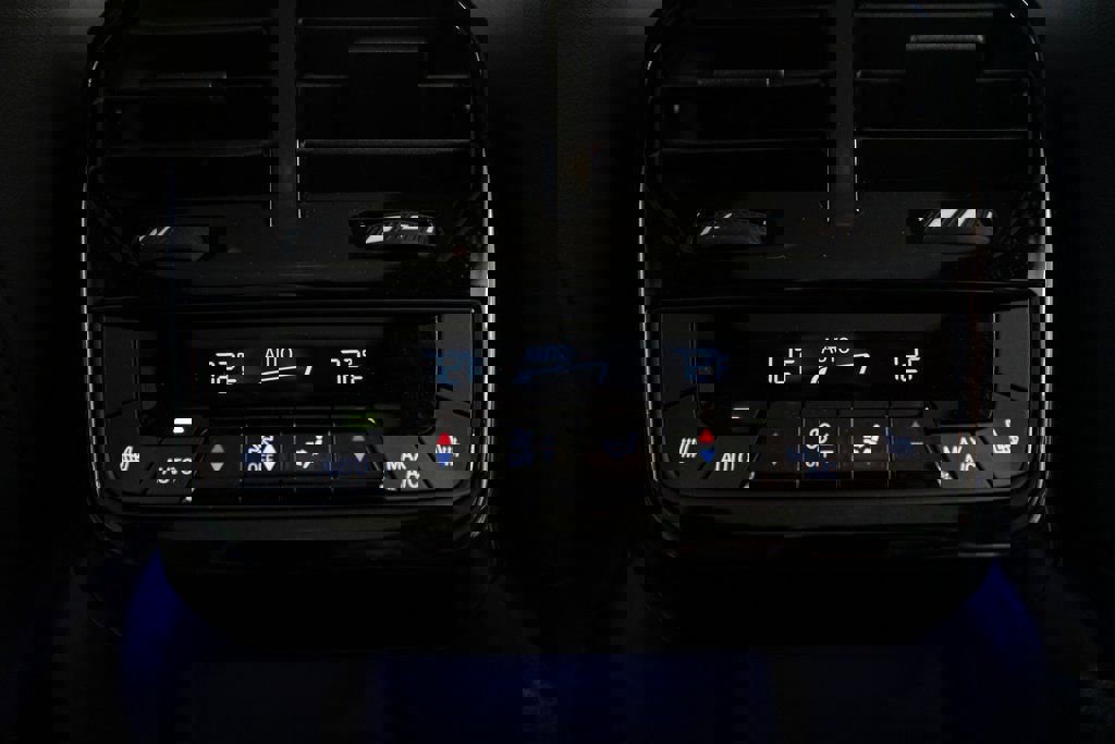 Used 2023 BMW iX xDrive50 w/ Ultimate Package 2 image 36