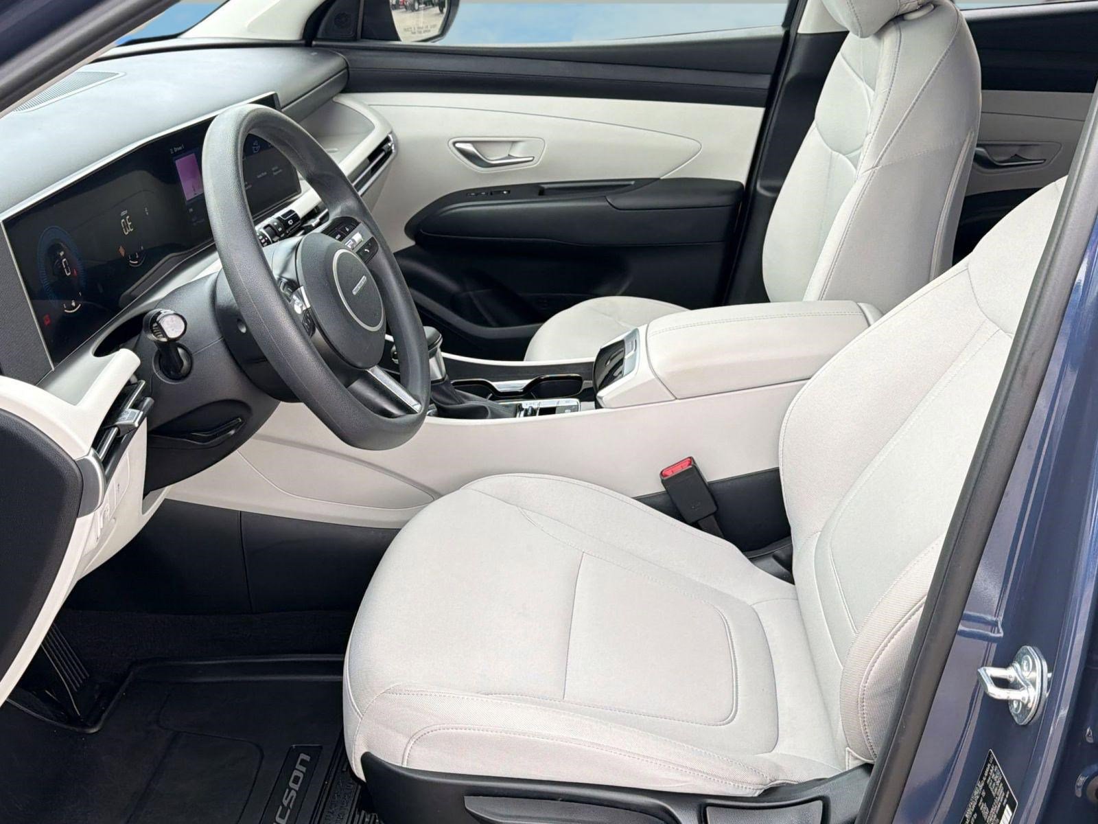Used 2025 Hyundai Tucson SE image 5