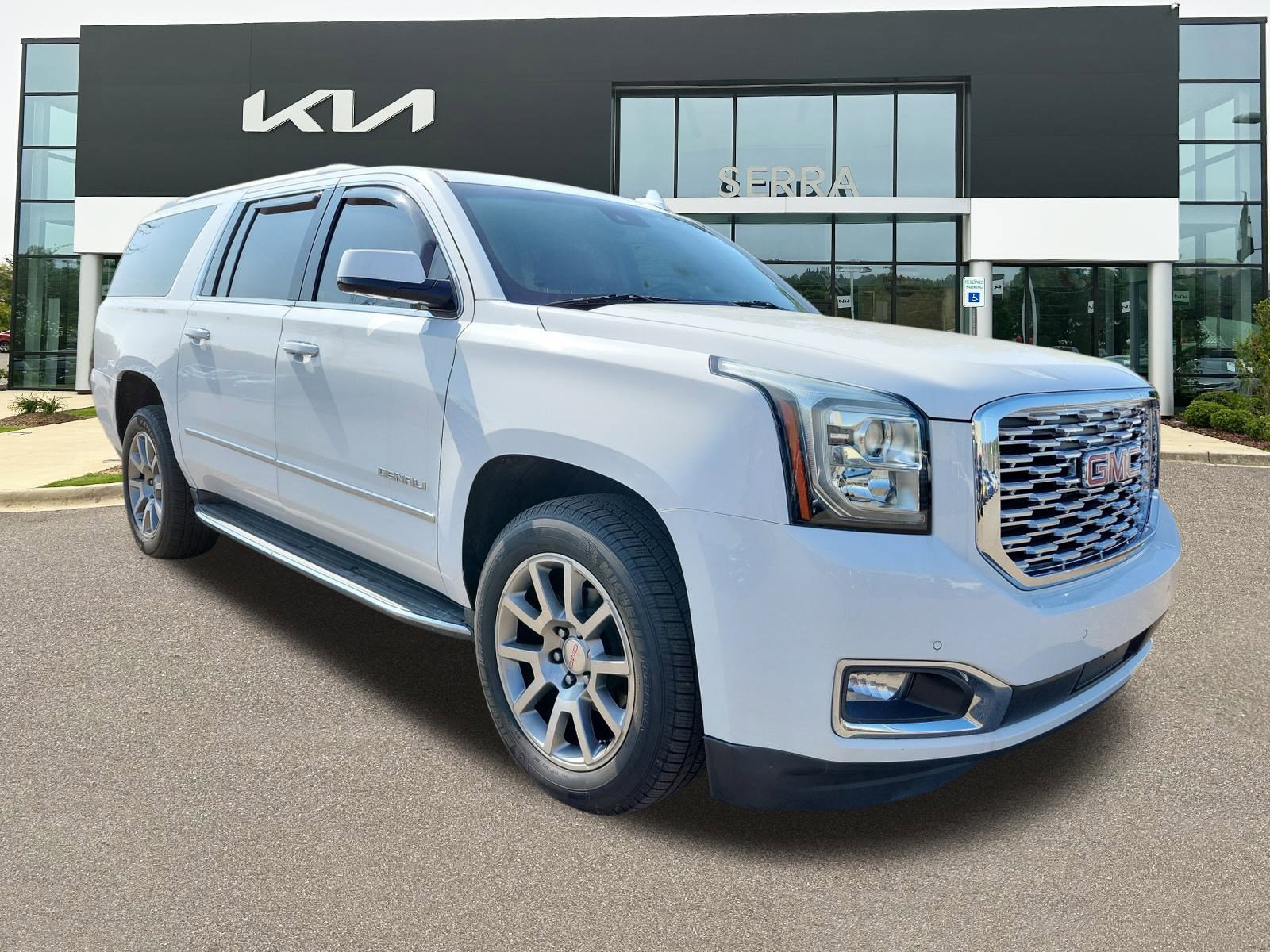 Used 2020 GMC Yukon XL Denali image 1
