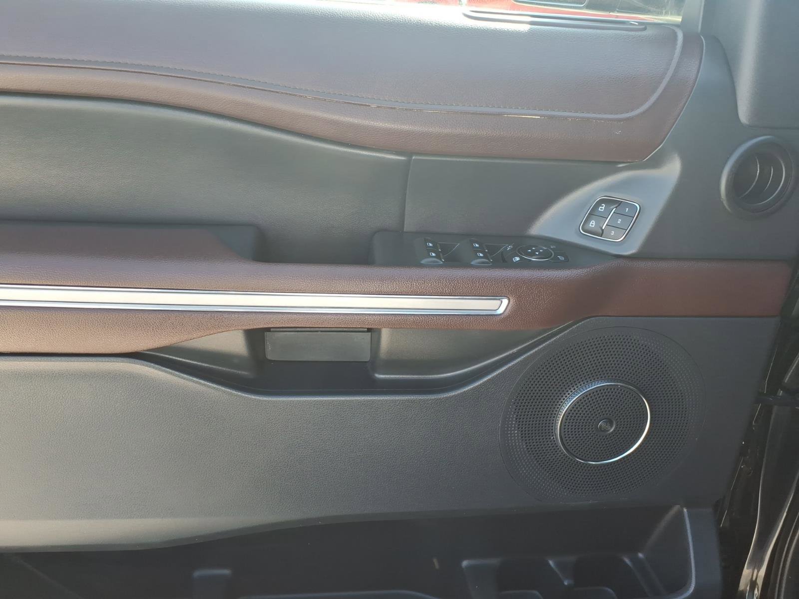 Used 2024 Ford Expedition Limited image 13