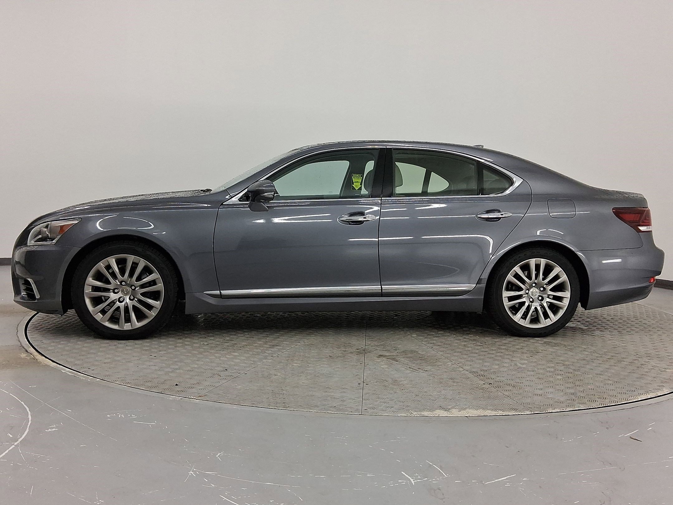 Used 2014 Lexus LS 460 image 2