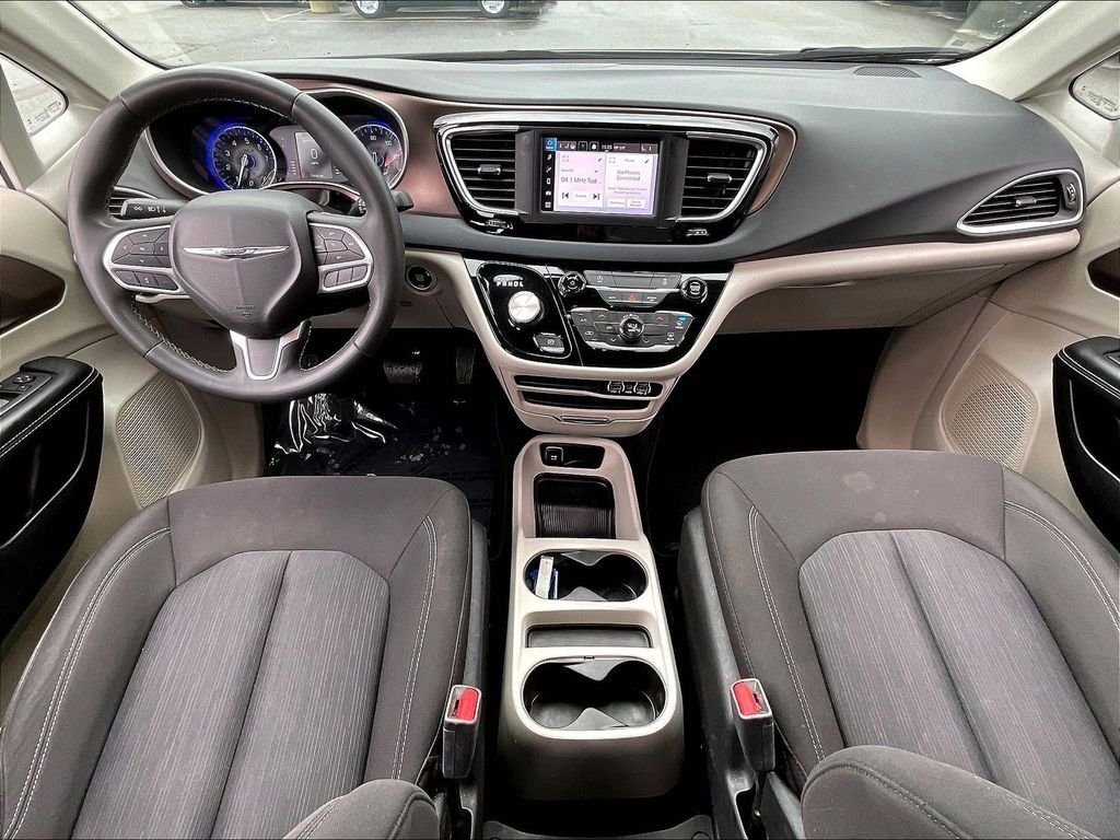 Used 2023 Chrysler Voyager LX FWD image 21