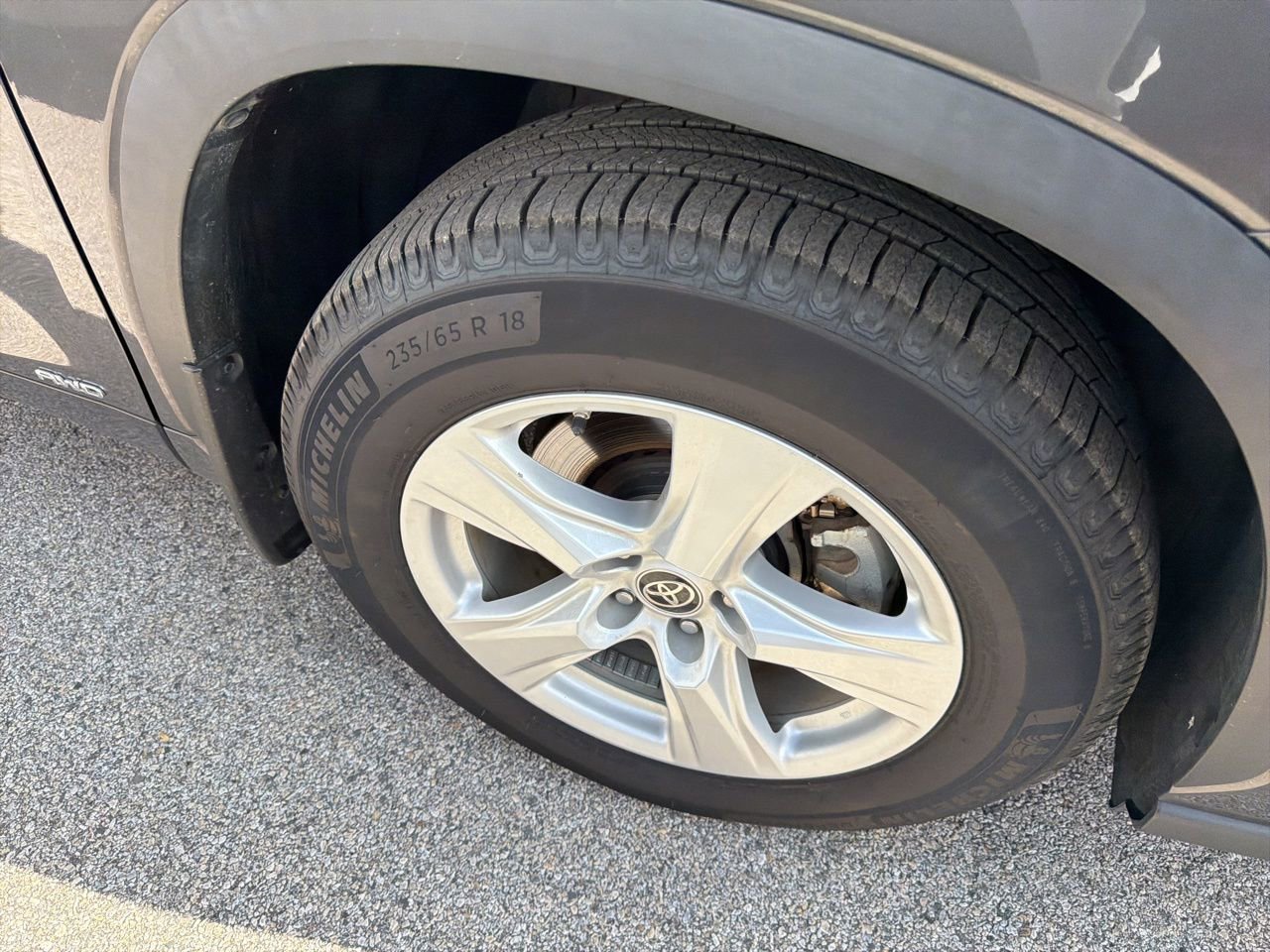 Used 2022 Toyota Highlander LE image 3