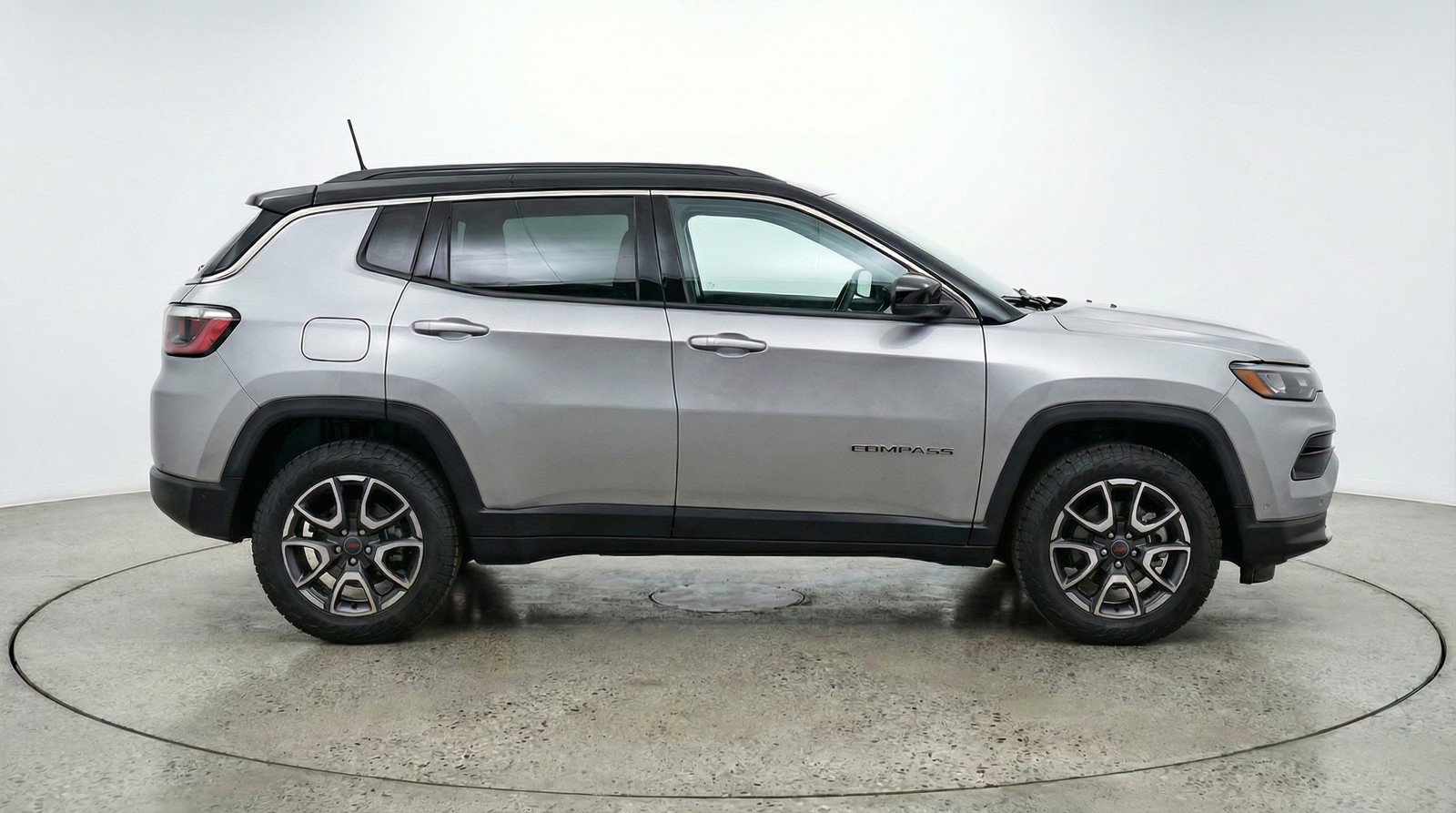 Used 2025 Jeep Compass Trailhawk image 11
