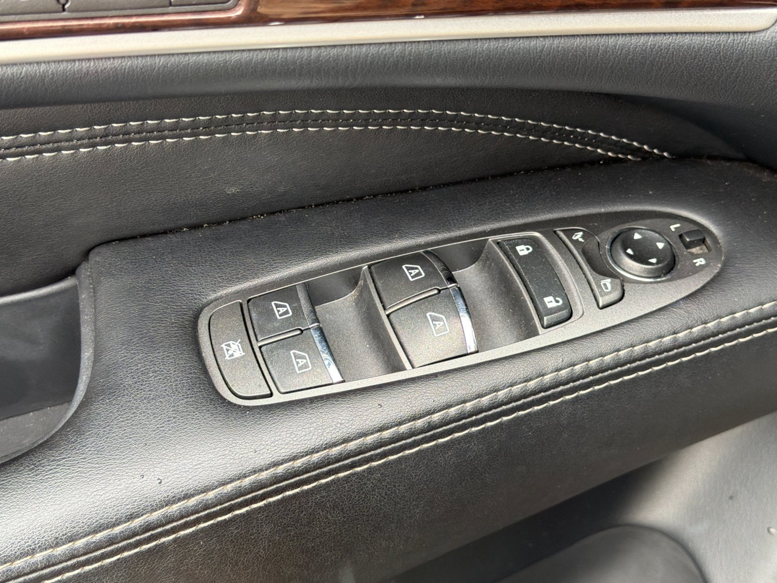 Used 2020 INFINITI QX60 Luxe w/ Sensory Package FWD image 12