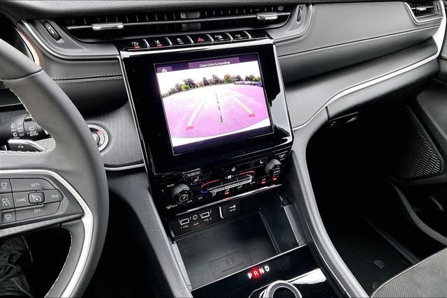 Used 2025 Jeep Grand Cherokee Altitude RWD image 14