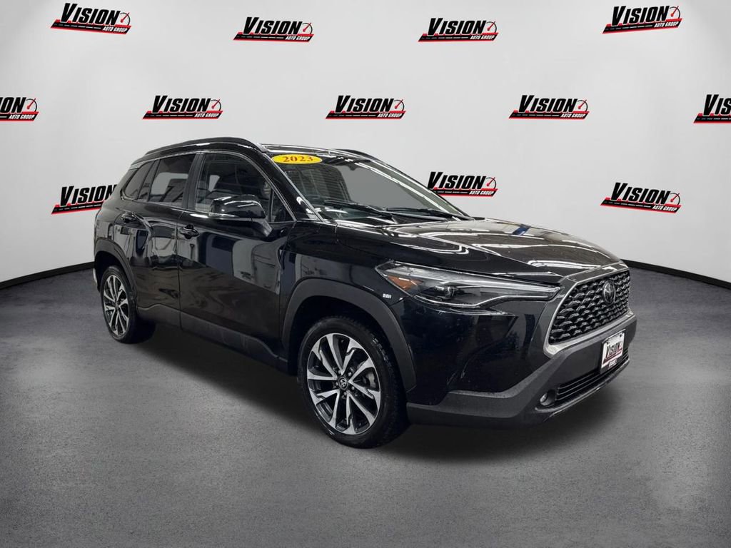 Used 2023 Toyota Corolla Cross XLE w/ Convenience Package image 3