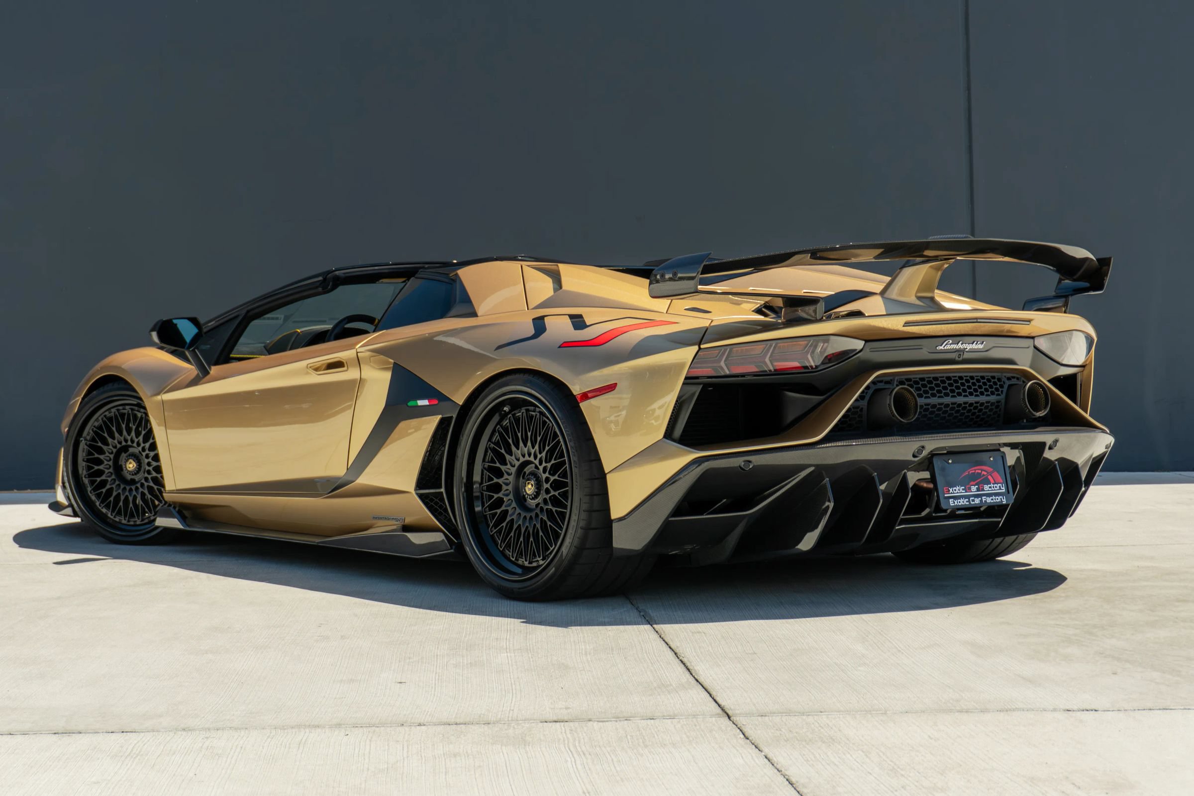 Used 2020 Lamborghini Aventador SVJ AWD/4WD image 13