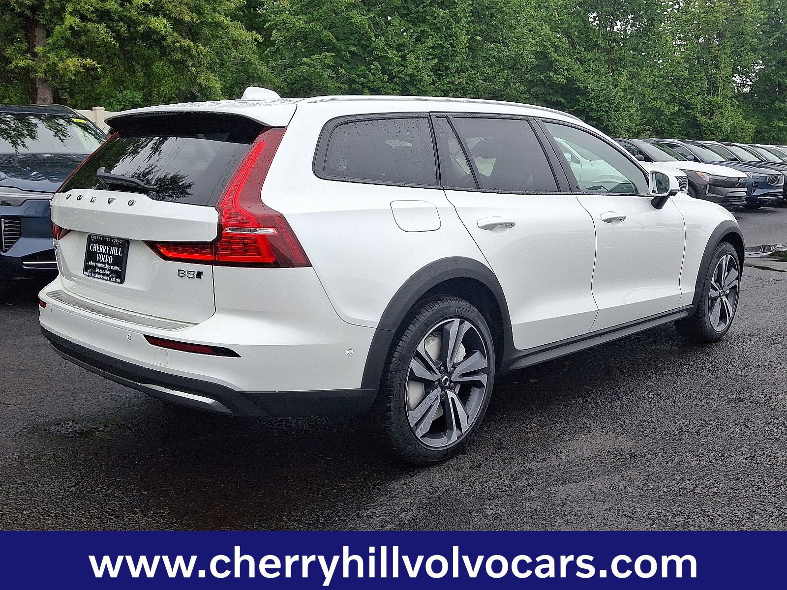 New 2026 Volvo V60 B5 Cross Country Plus w/ Protection Package Premier image 7
