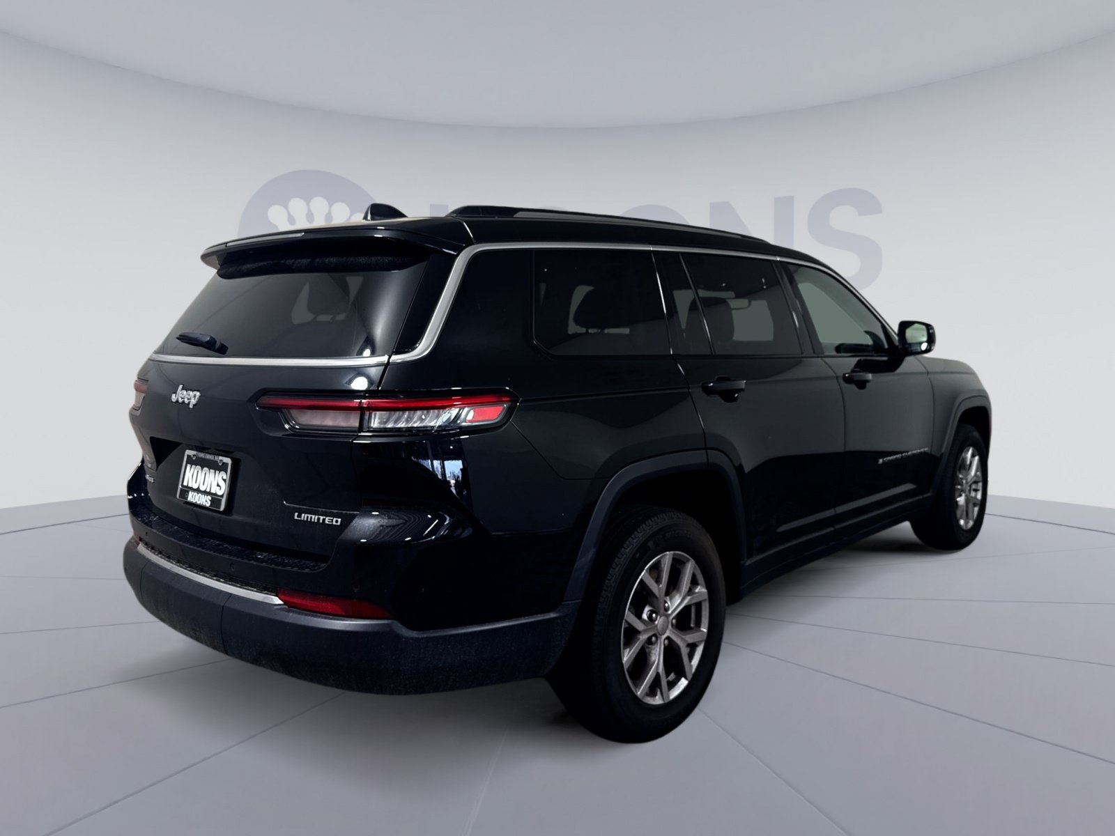 Used 2023 Jeep Grand Cherokee L Limited AWD/4WD image 7