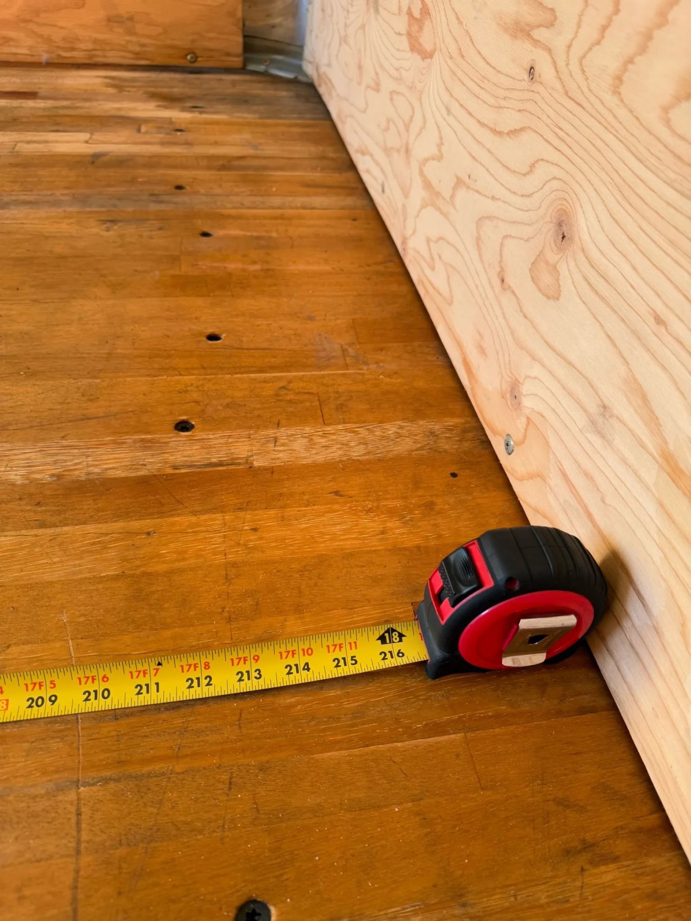 Used 2023 Isuzu NPR image 25