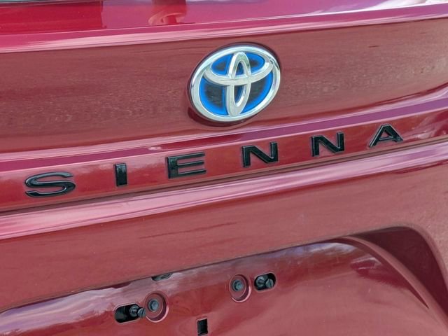 Used 2023 Toyota Sienna XSE FWD image 10