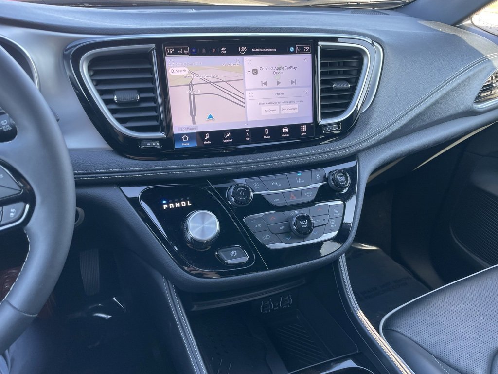 Used 2025 Chrysler Pacifica Limited image 11