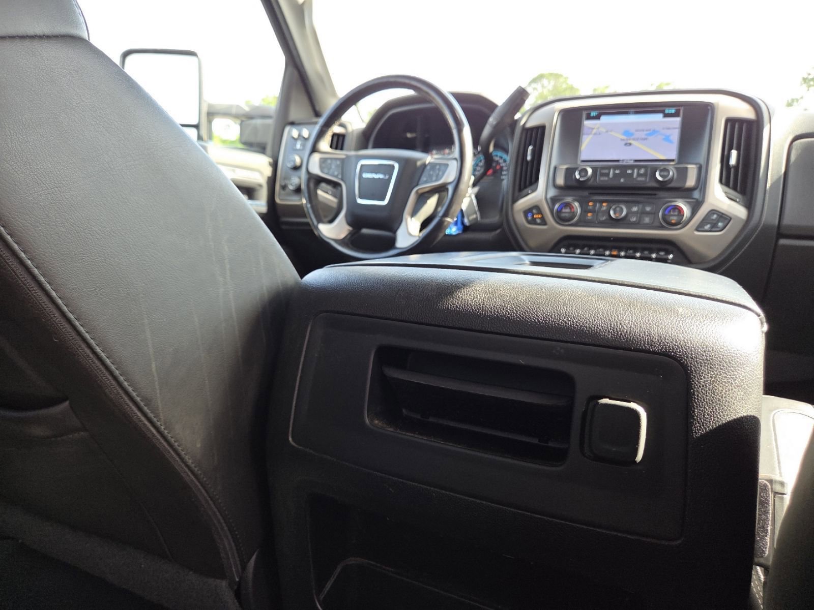 Used 2018 GMC Sierra 2500 Denali w/ Duramax Plus Package AWD/4WD image 24