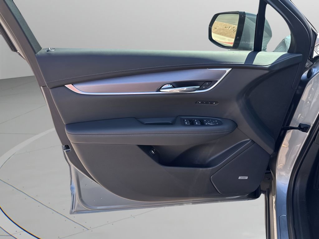 New 2025 Cadillac XT6 Luxury image 25