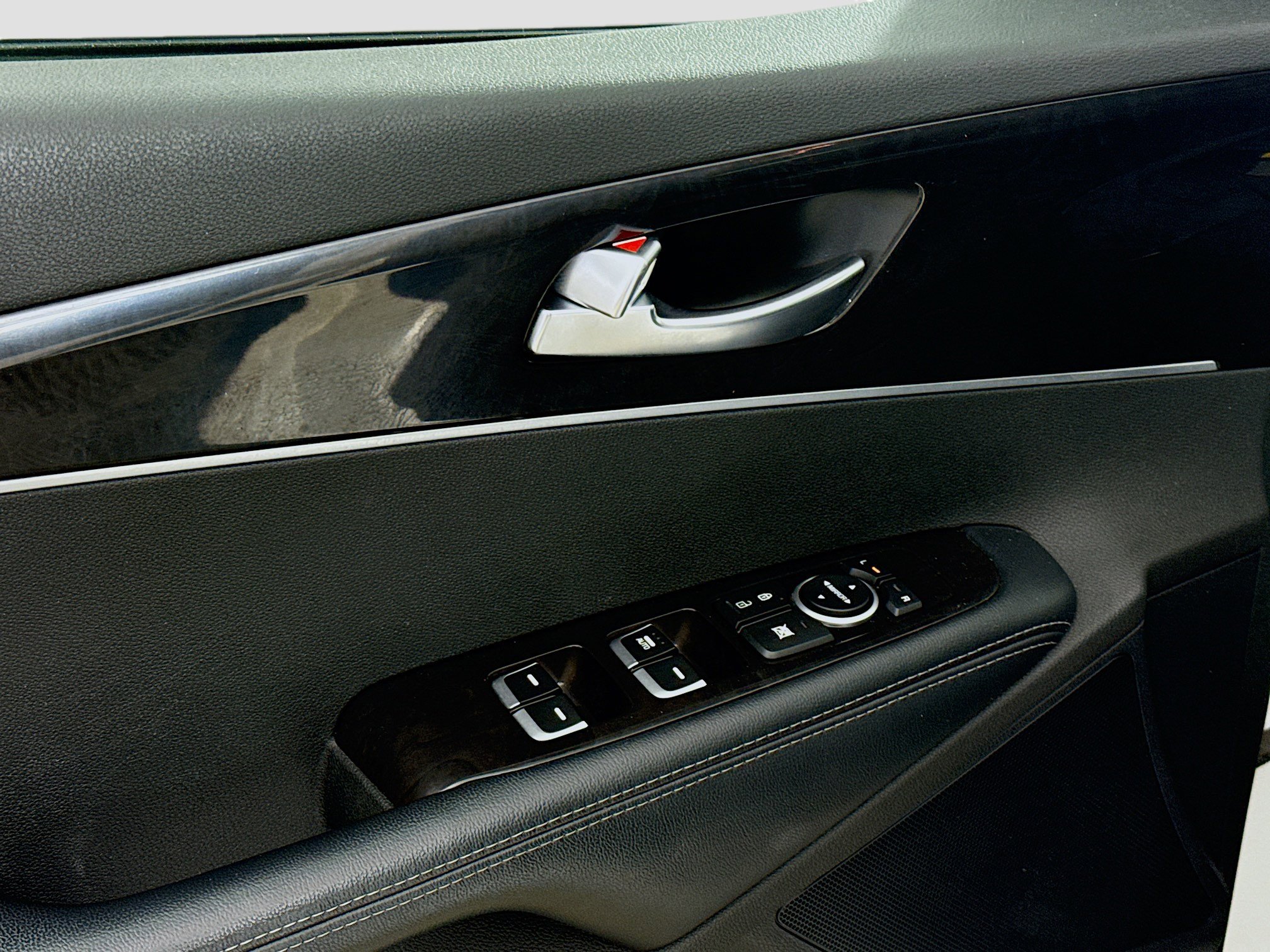 Used 2017 Kia Sorento EX image 24