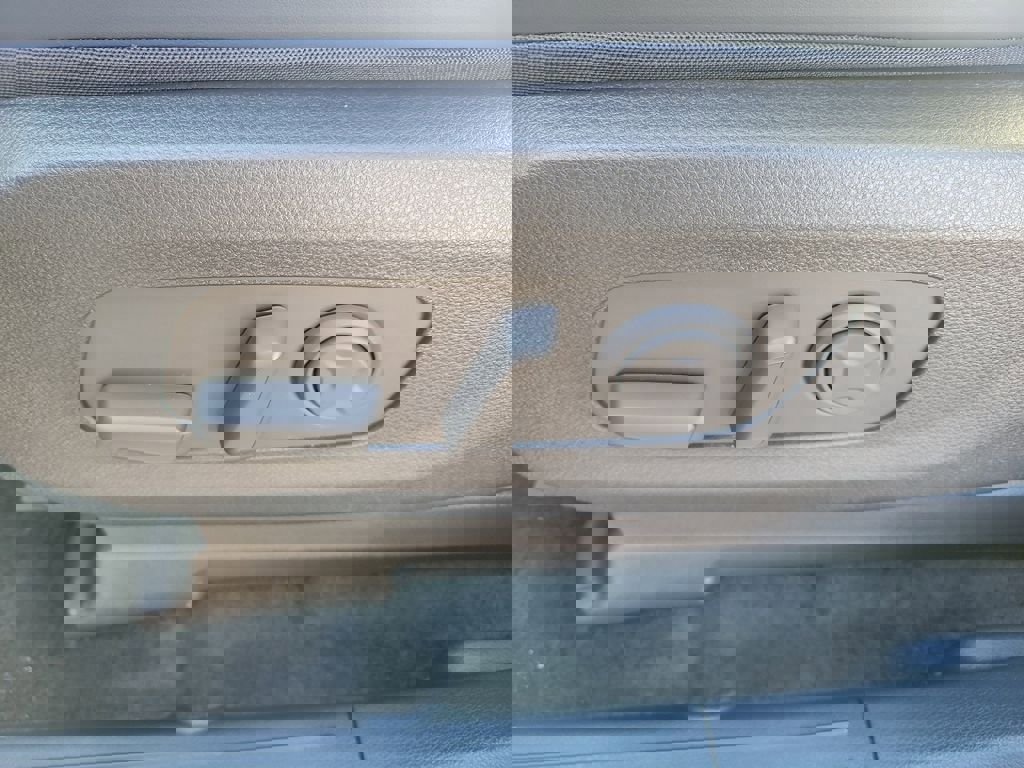 New 2026 Kia Carnival EX FWD image 24