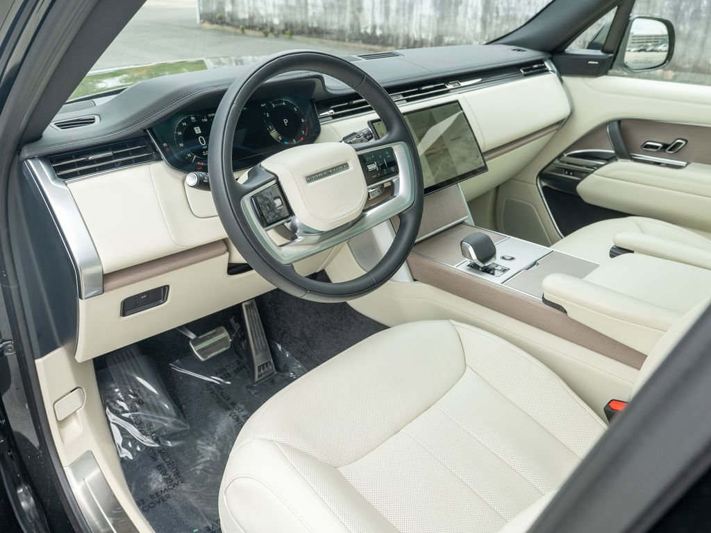 Used 2026 Land Rover Range Rover SE AWD/4WD image 12