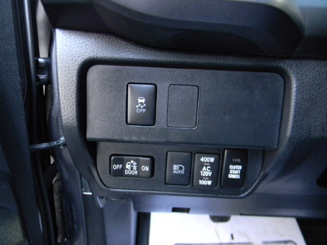 Certified 2023 Toyota Tacoma TRD Off-Road AWD/4WD image 17