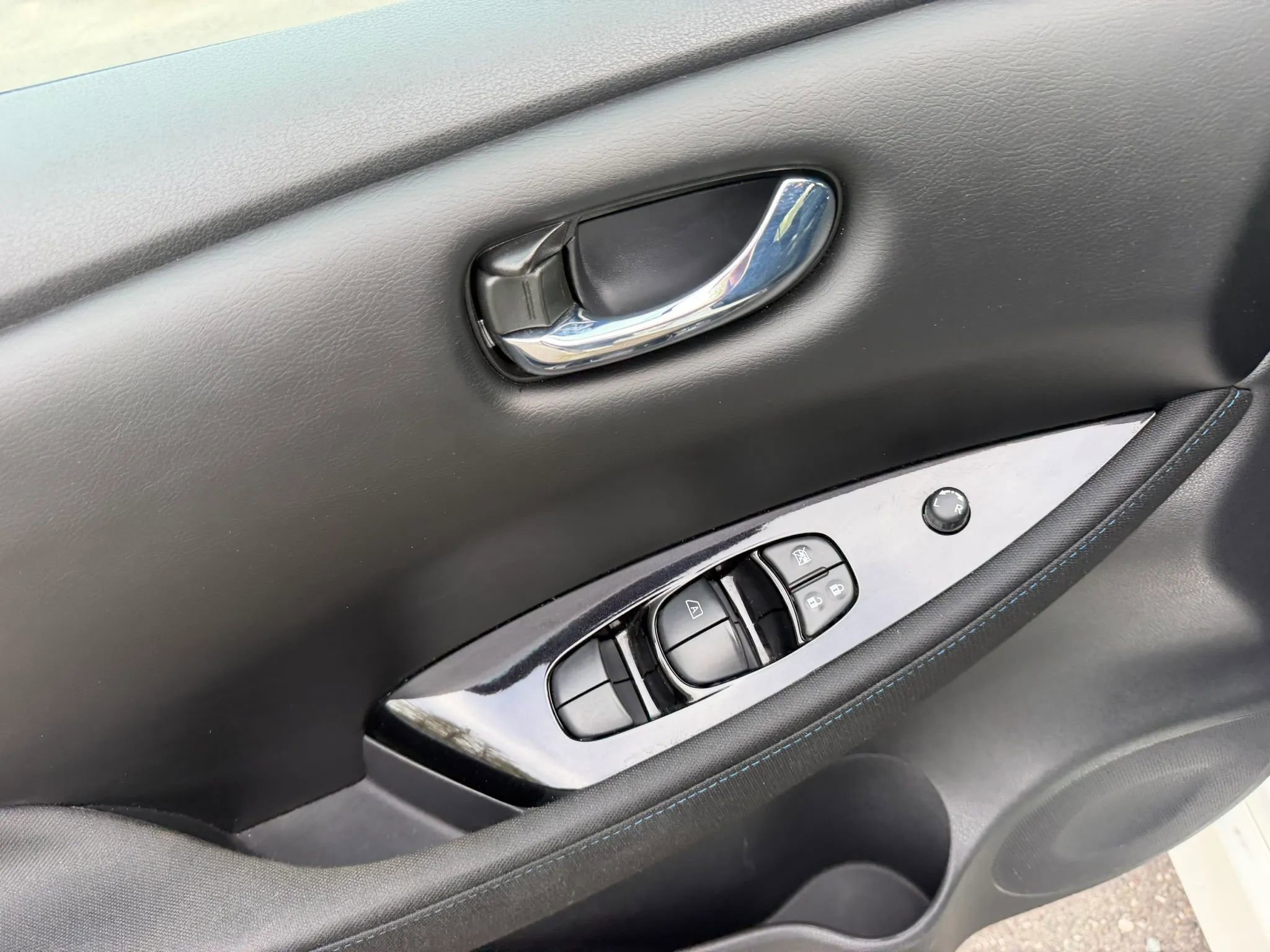 Used 2022 Nissan Leaf SV image 21