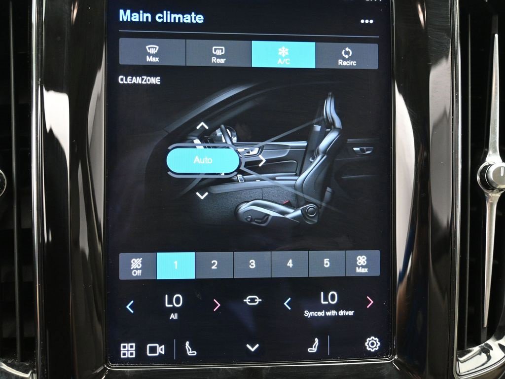 Used 2022 Volvo XC60 B5 Momentum image 20