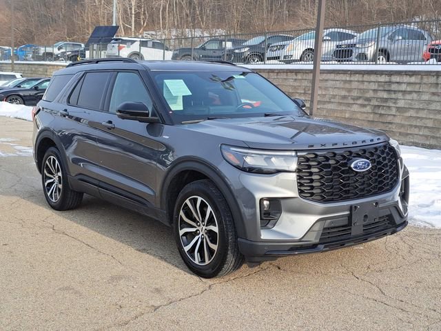 Used 2025 Ford Explorer ST-Line image 7