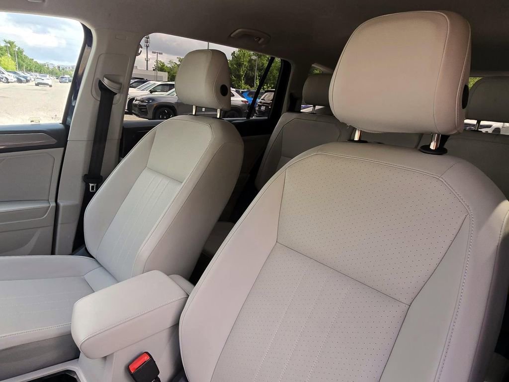 Used 2023 Volkswagen Tiguan SE FWD image 23
