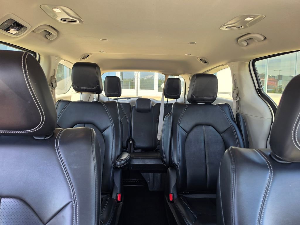 Used 2023 Chrysler Pacifica Touring-L image 21