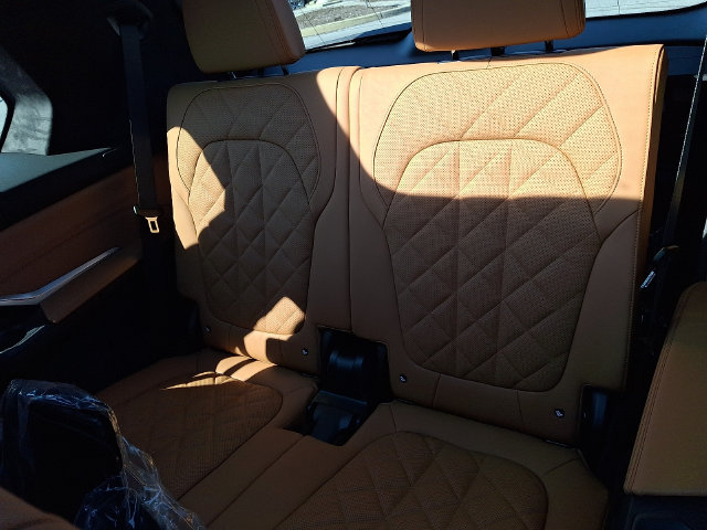 New 2027 BMW X7 xDrive40i w/ M Sport Package AWD/4WD image 7