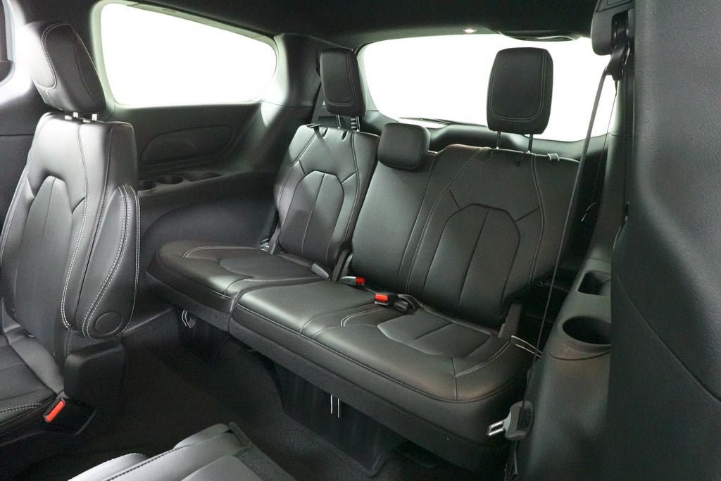 New 2027 Chrysler Pacifica Select FWD image 24