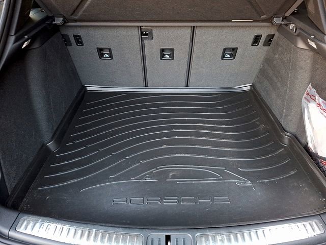 Certified 2026 Porsche Macan AWD/4WD image 32