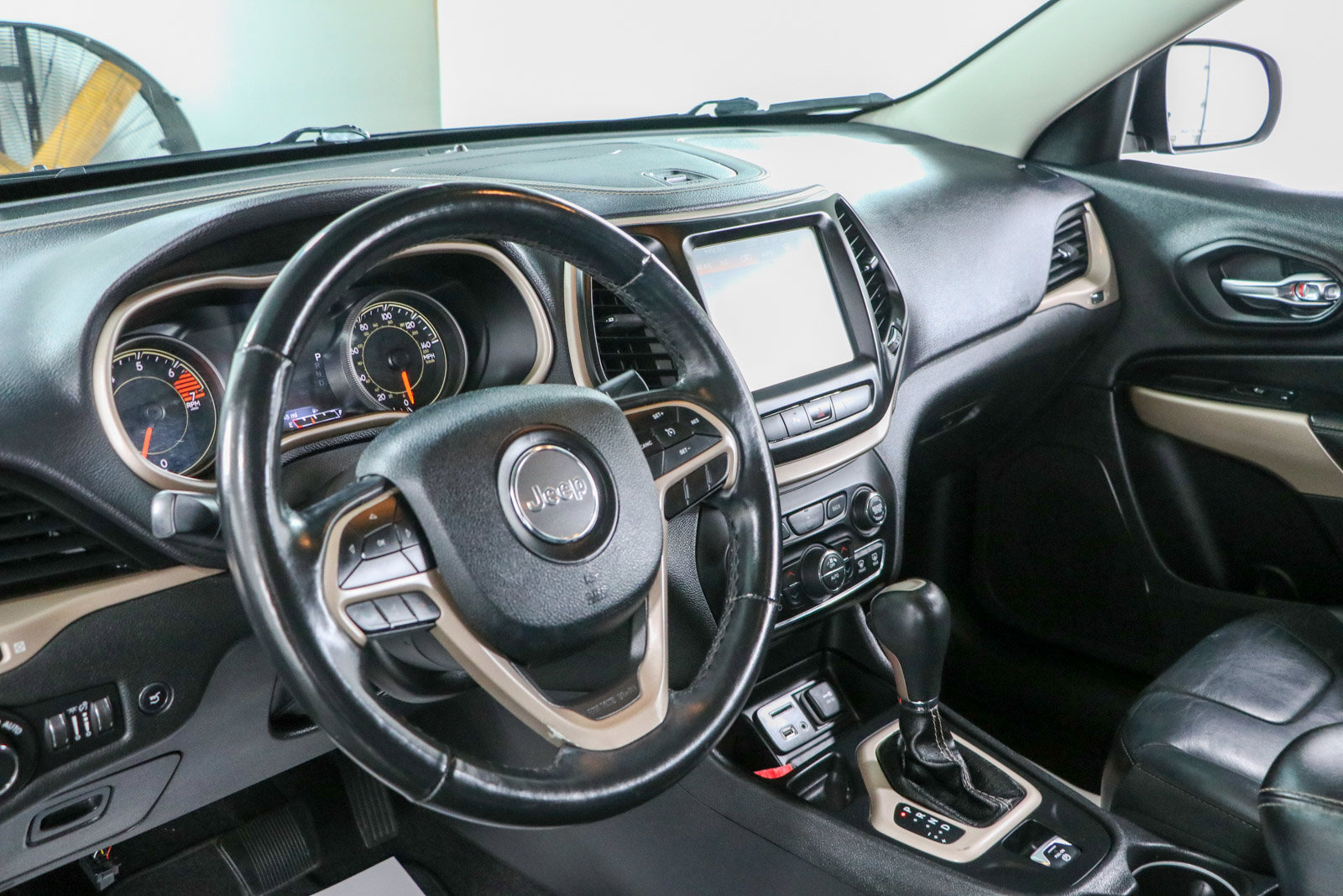 Used 2018 Jeep Cherokee Limited FWD image 22