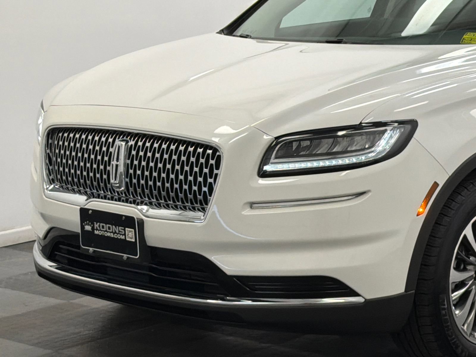 Used 2022 Lincoln Nautilus Reserve FWD image 2